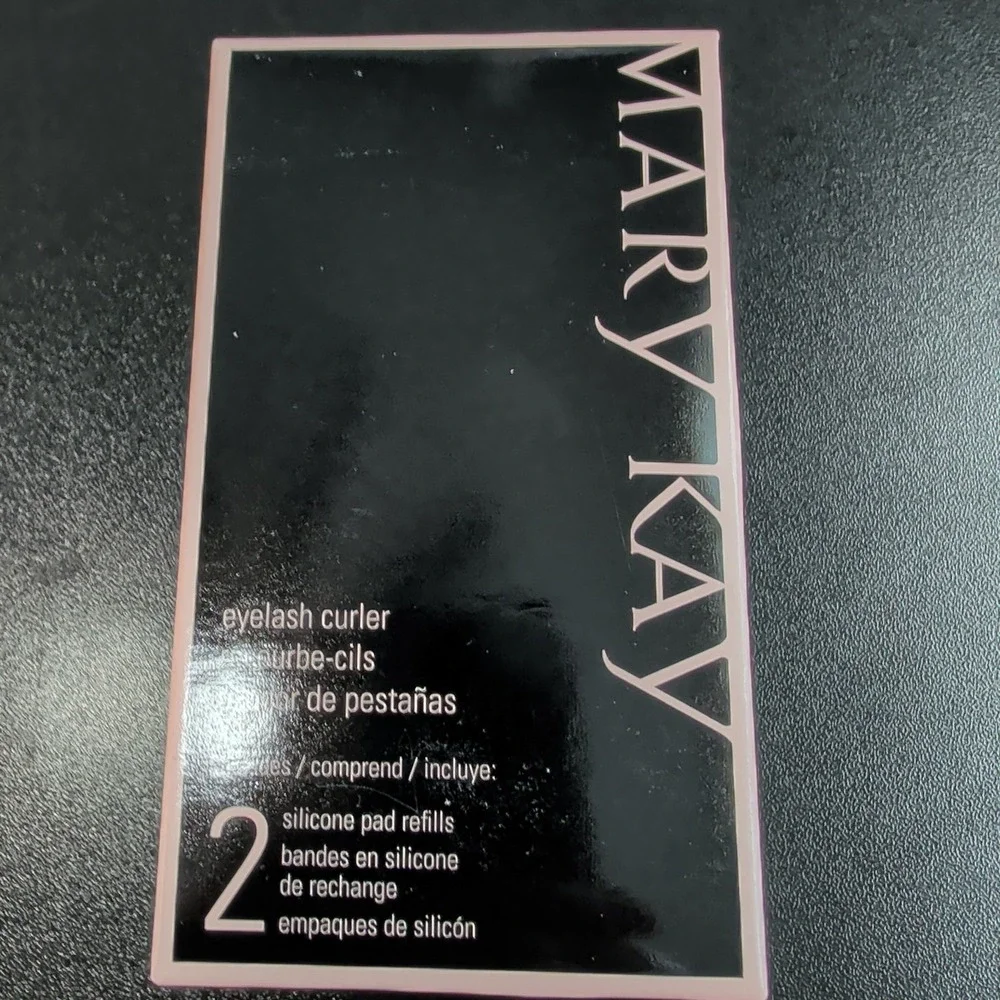 Mary Kay Eyelash Curler with 2 Silicone Pad Refills Gunmetal Black NIB 114893